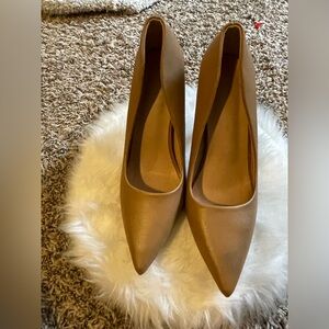 Elegant Tan Women's Heels-size 39/ 6-6.5 US